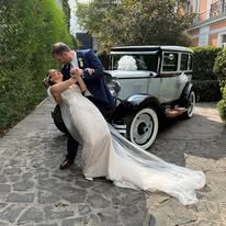 Auto antiguo convertible blanco